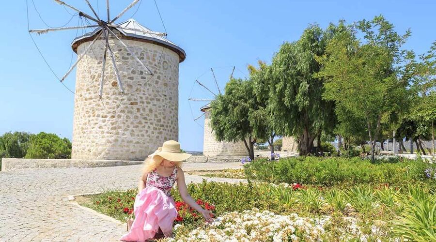 Bozcaada, Ayvalık, Cunda Adası, Şeytan Sofrası, Çeşme, Alaçatı