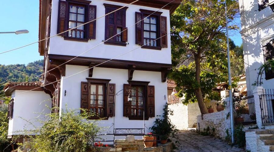 Karaburun Nergis Zamanı ve Domatia Rum Köyü, Karina Sahili