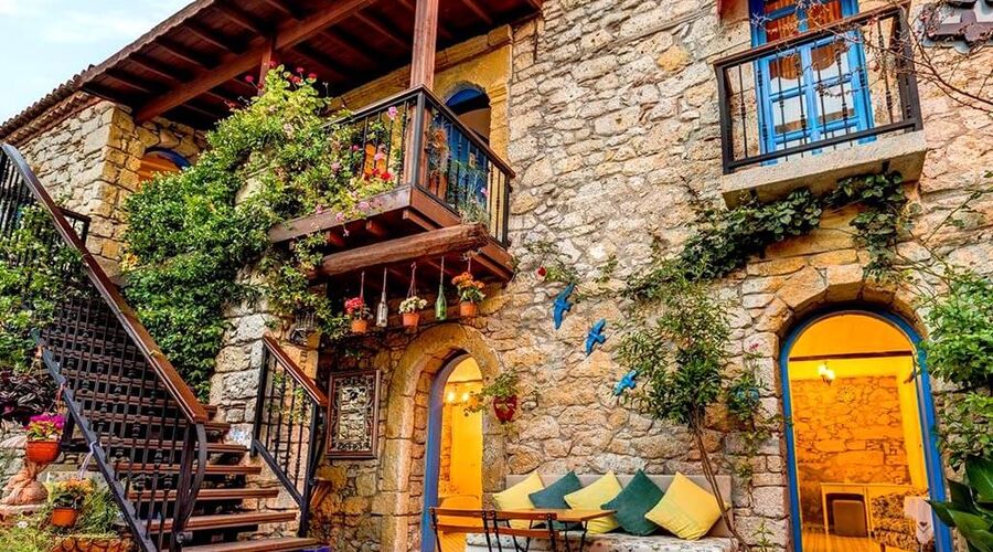 Karaburun Nergis Zamanı ve Domatia Rum Köyü, Karina Sahili